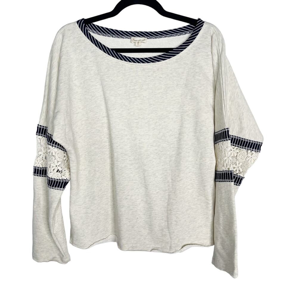 New Hem & Thread Medium M Cream Heather Blue Lace Inset Striped Trim Sweatshirt